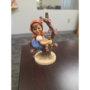 Vintage Goebel Hummel Figurine 4" Tall "Apple Tree Girl" #141 West Germany